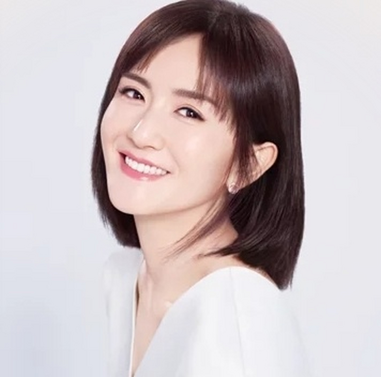 谢娜短发梦回11年前#  看着这些照片,仿佛穿越回了11年前,那时的谢 