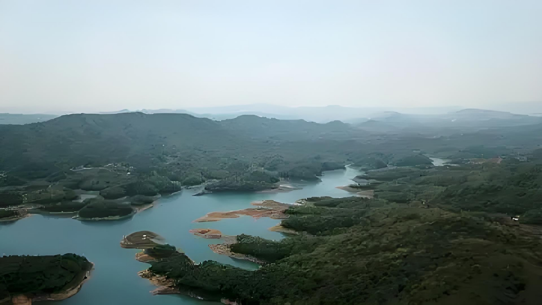 皂市水库是一个可以进行免费休闲垂钓的地方,位于湖南省常德市石门县