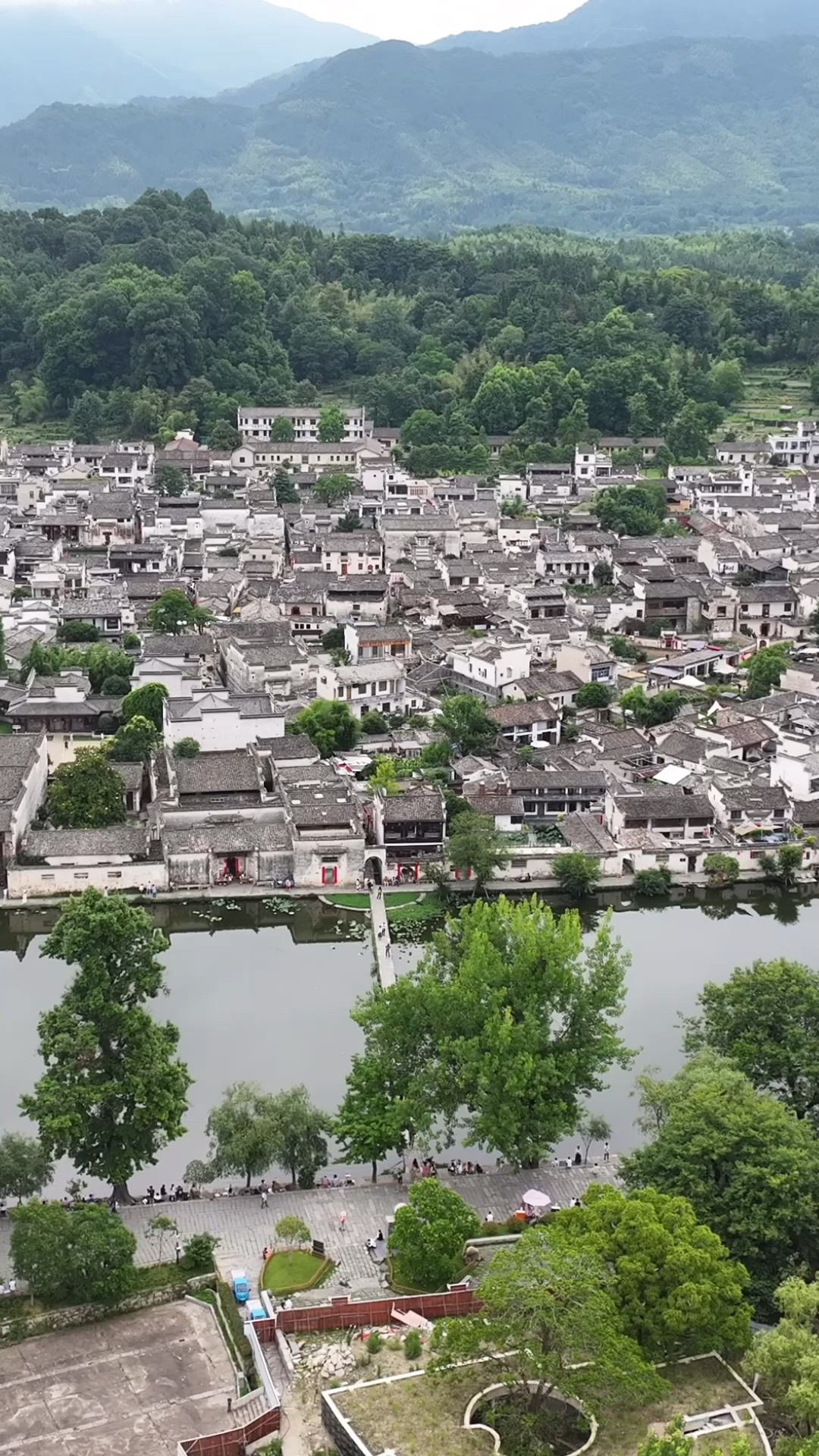 航拍安徽黄山宏村风景区,画里的乡村,徽派民居的典型代表