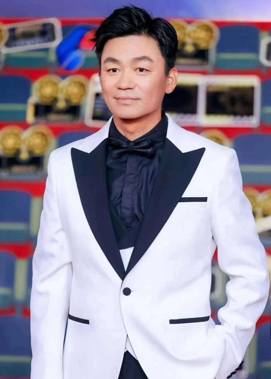 王宝强新片好评如潮,提名"百花奖"最佳导演,周星驰的话说对了