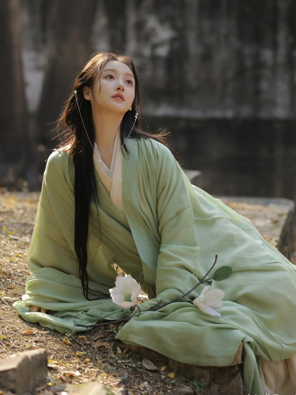 姜贞羽清冷风造型