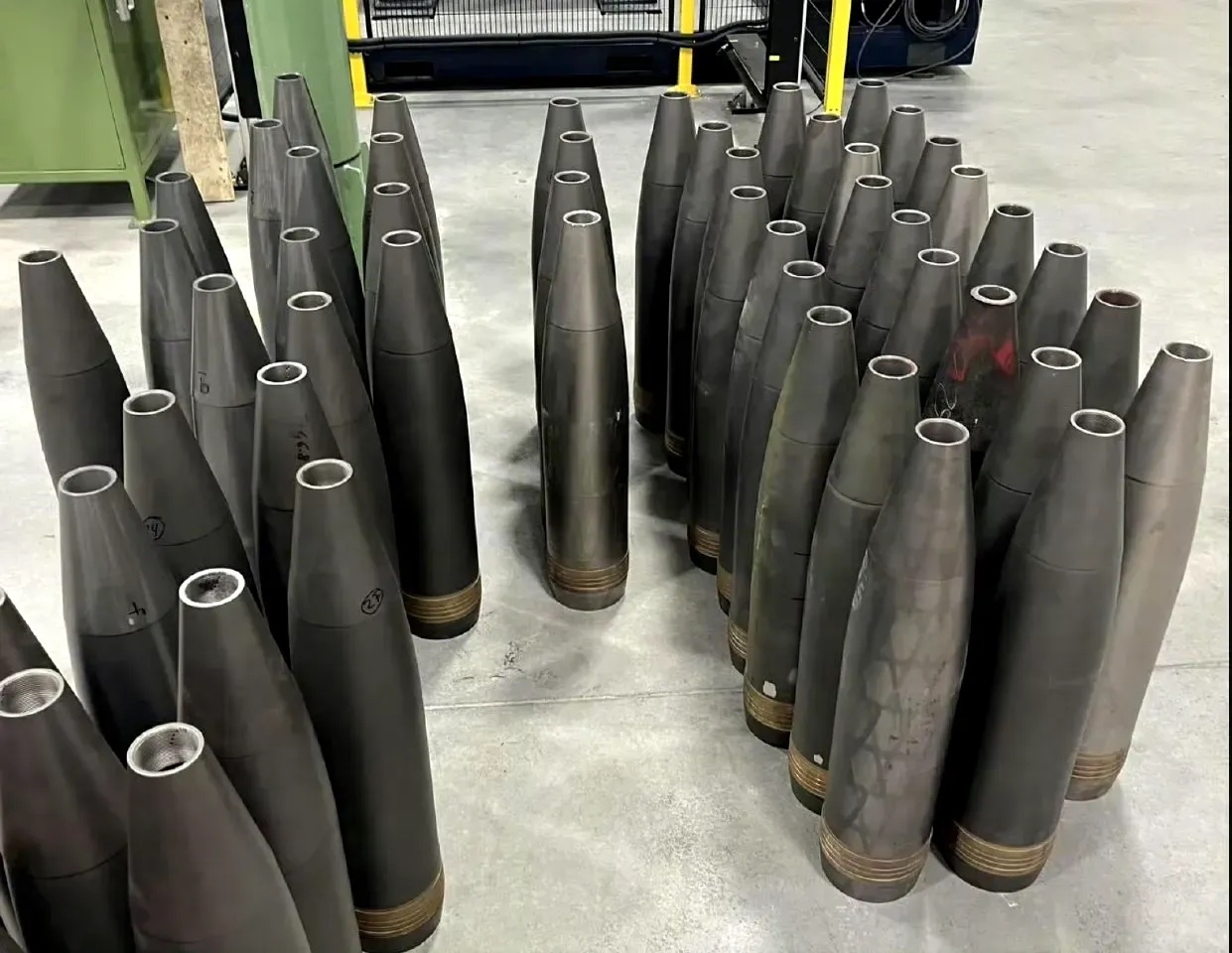 目前俄罗斯军工企业生产炮弹的速度是美欧加起来的3倍多,而且成本还