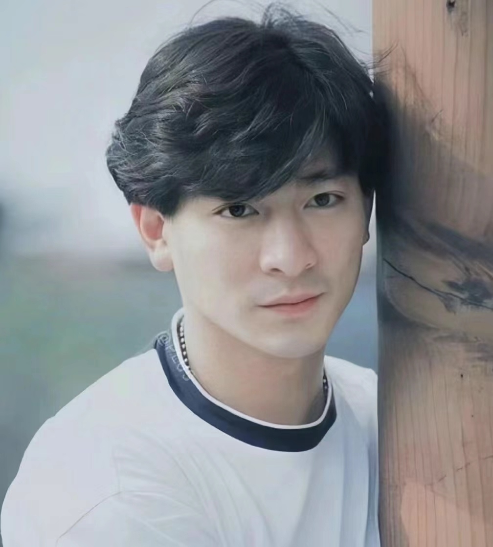 刘德华真的是用一辈子的时间,在做一个优质的超级偶像,他对得起粉丝的