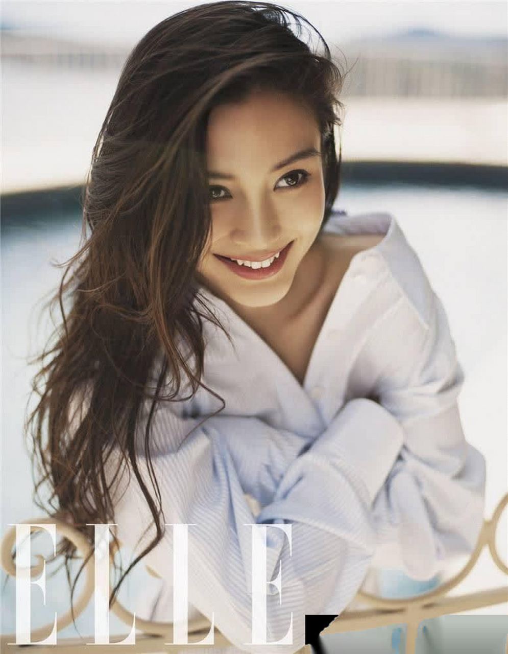 女神angelababy露背装展迷人姿态