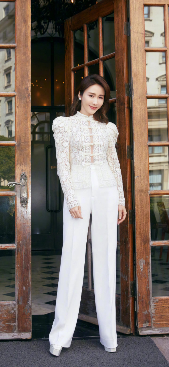 黎姿,纯色穿搭优雅写真壁纸组图