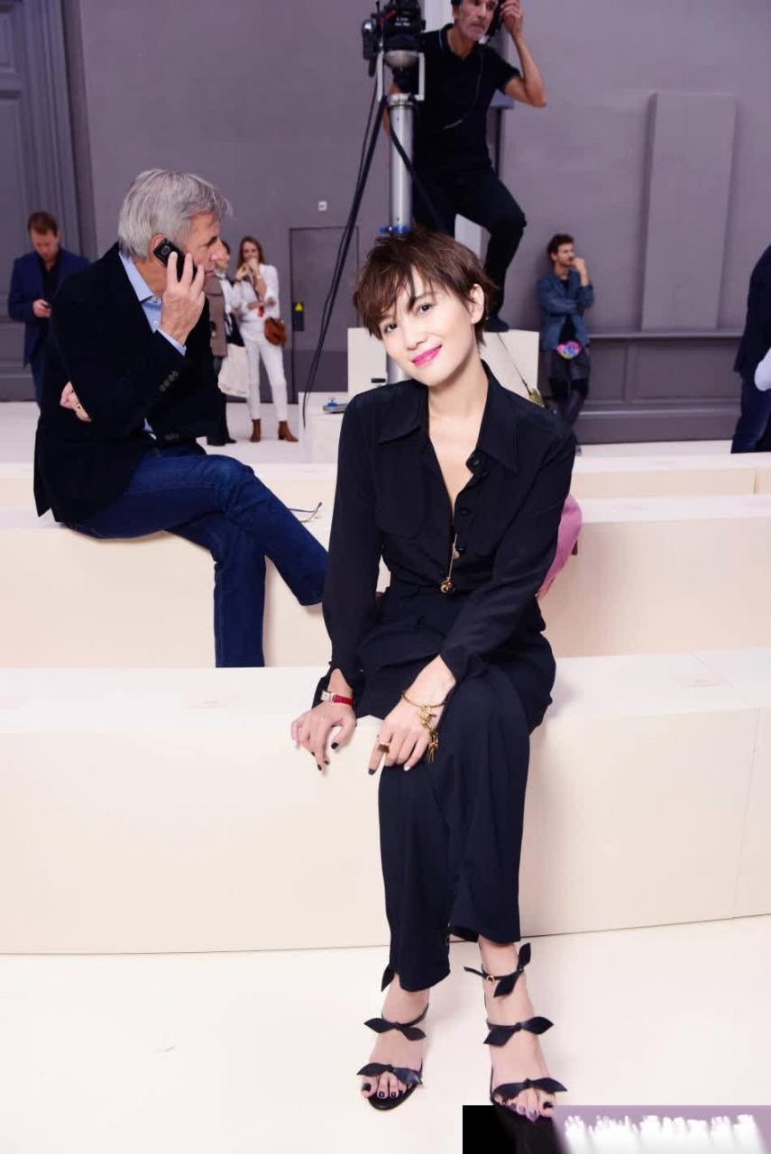 宋佳短发太飒了