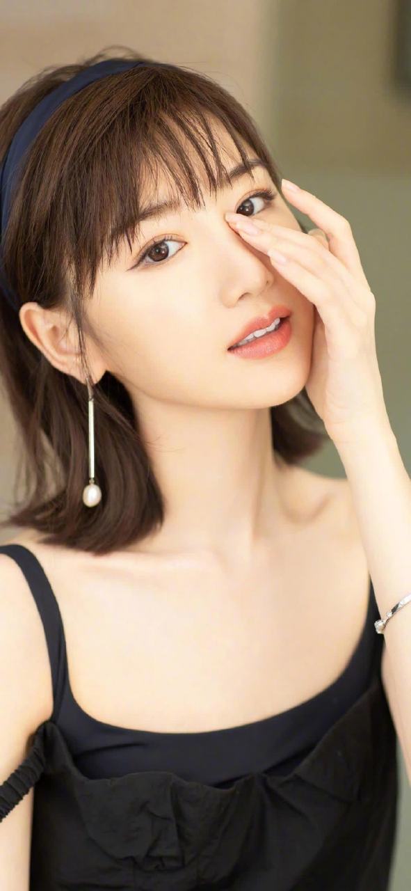 毛晓彤甜美可人