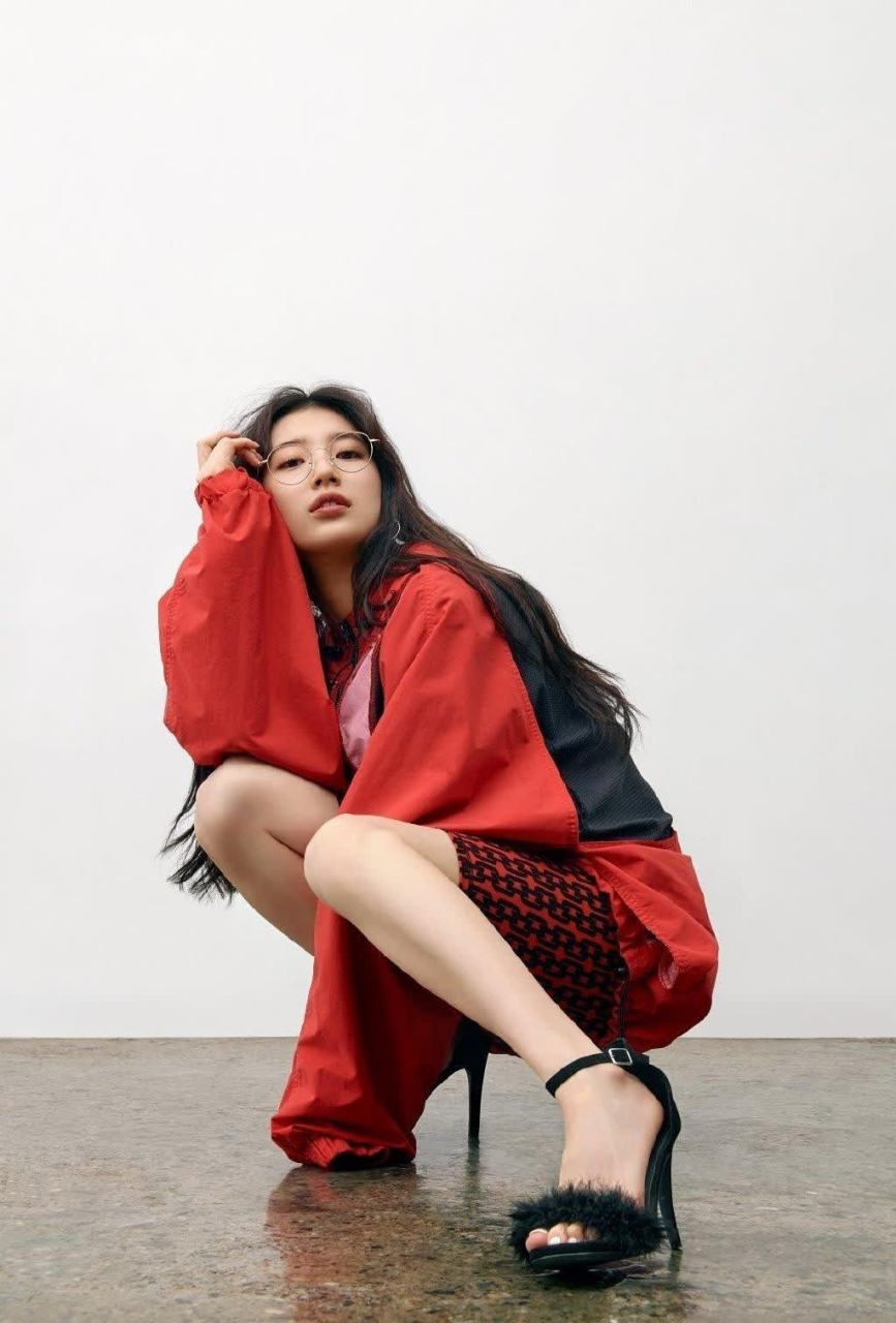 裴秀智更新画报图,全身照太可人,身材比例超赞