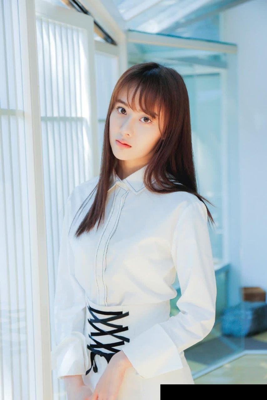 零零后女神"校花":曹曦月