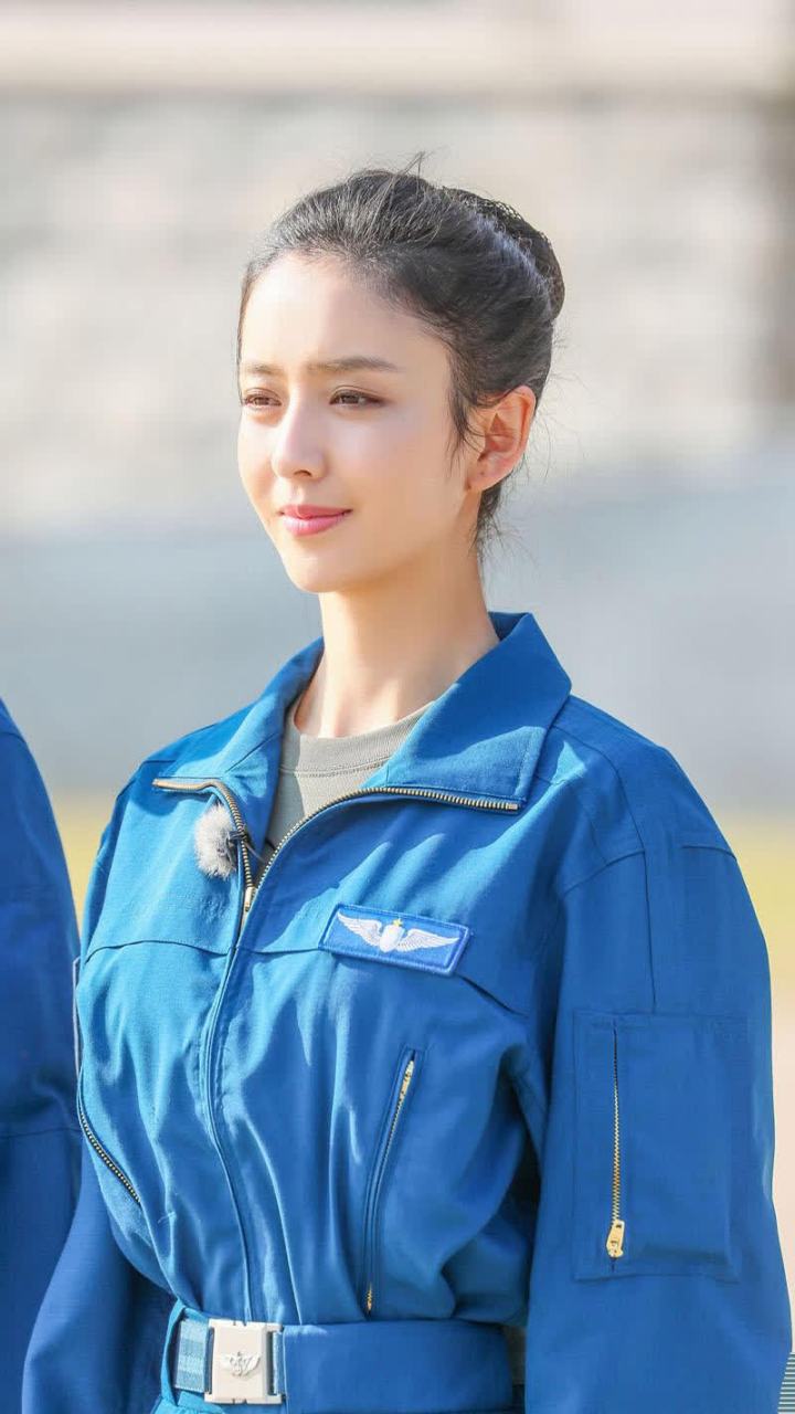 佟丽娅真正男子汉素颜精致美颜