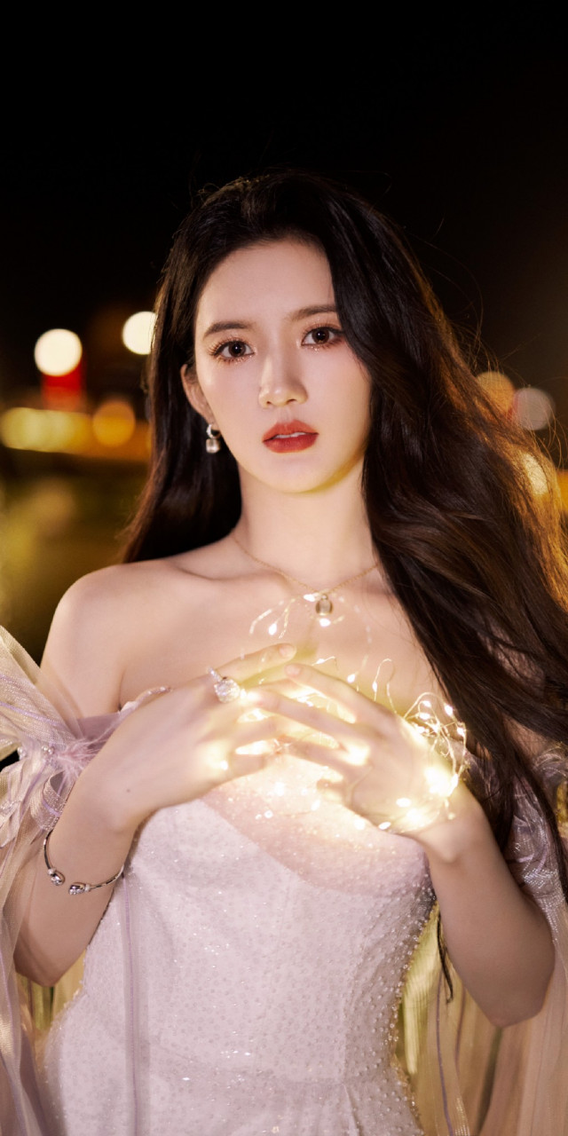 刘些宁的绚丽星光纱裙壁纸写真图集,星光璀璨