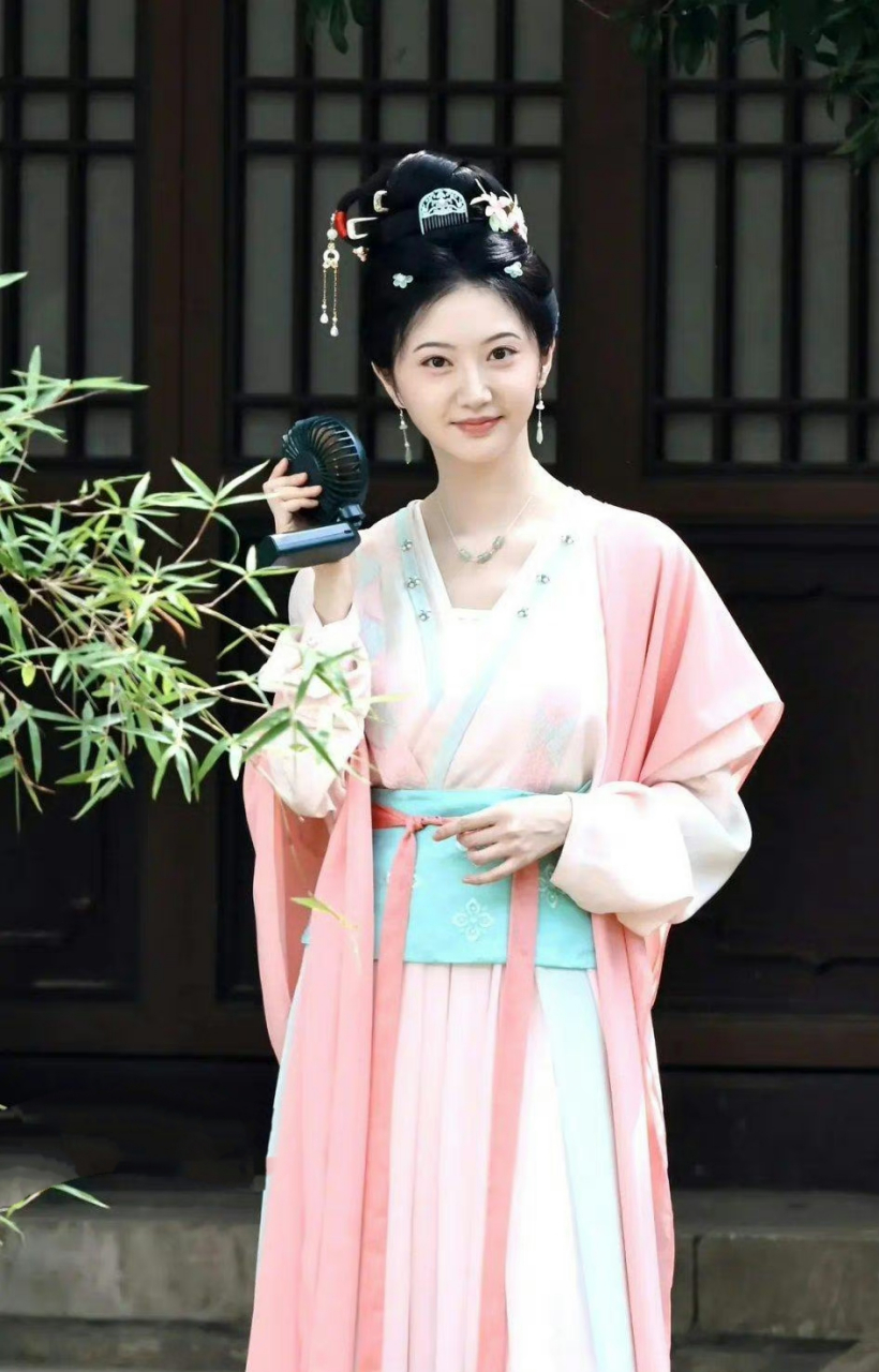 景甜古装照好美