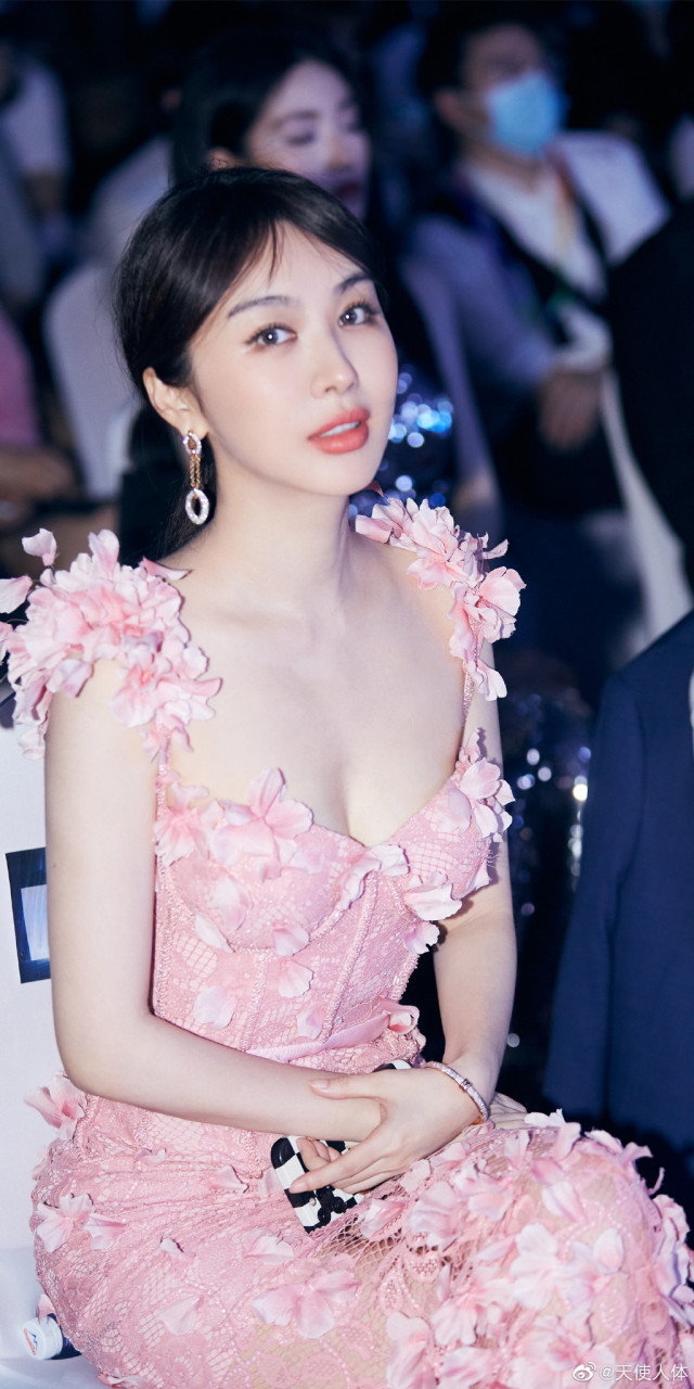 李菲儿,甜美风格