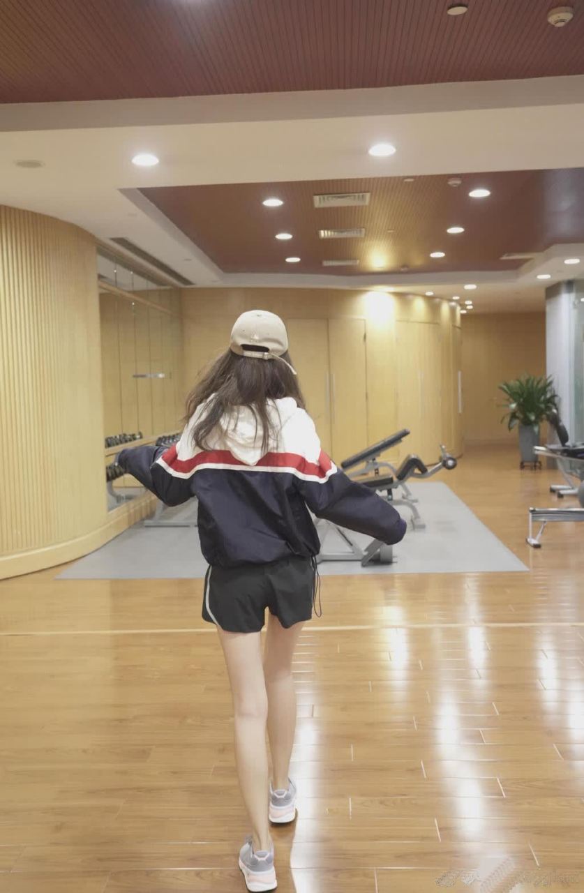 李梦颖运动健身女孩的摆拍时刻最美了