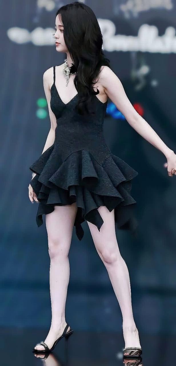 欧阳娜娜的性感美腿,娜比的成熟之美.