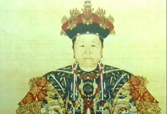 然而,康熙转身走出寝宫就下旨:拆掉孝庄生前最喜欢的5间宫殿,棺椁也不