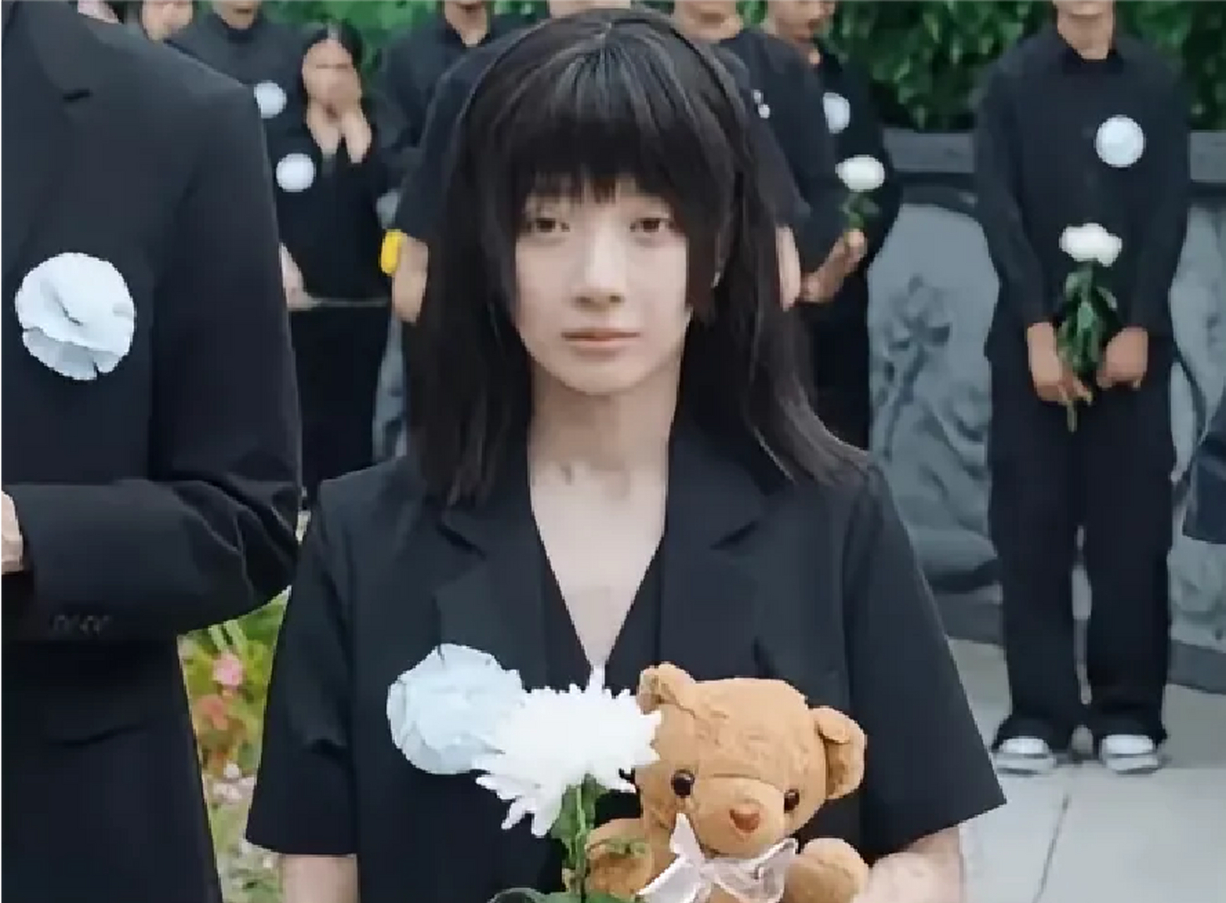 卜冠今的颜值忽高忽低,还是回到《忽而今夏》的状态吧.