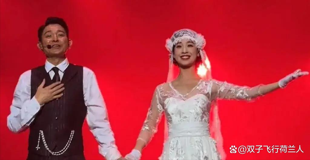 "刘德华舞伴表情超真实,网友戏称:观演如b超,沉浸式体验绝了!