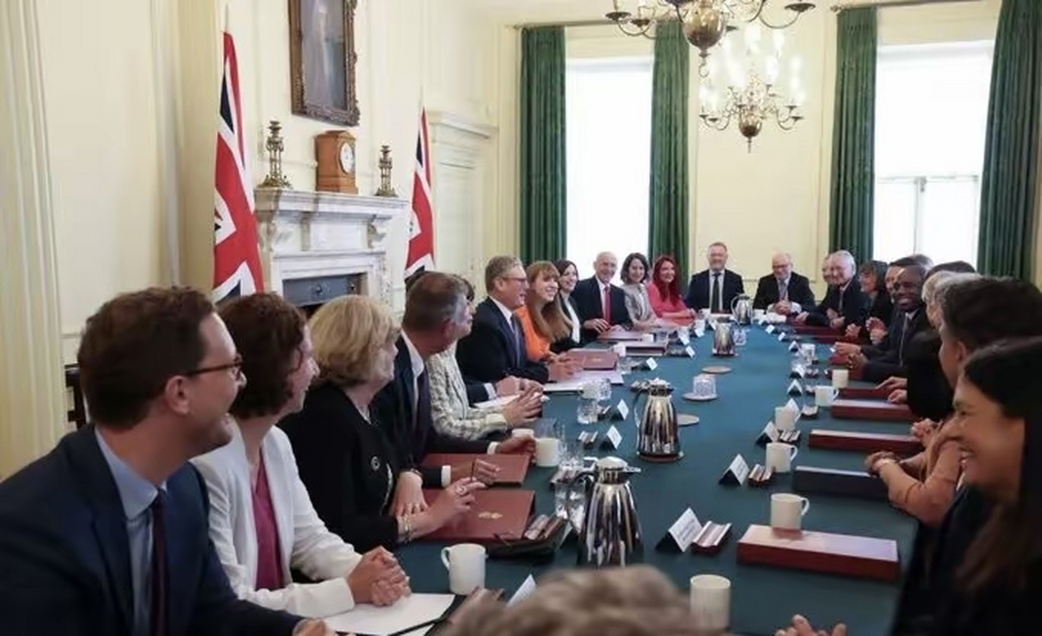 英国新首相斯塔默称,伦敦时间7月6日上午召集内阁所有成员在唐宁街10