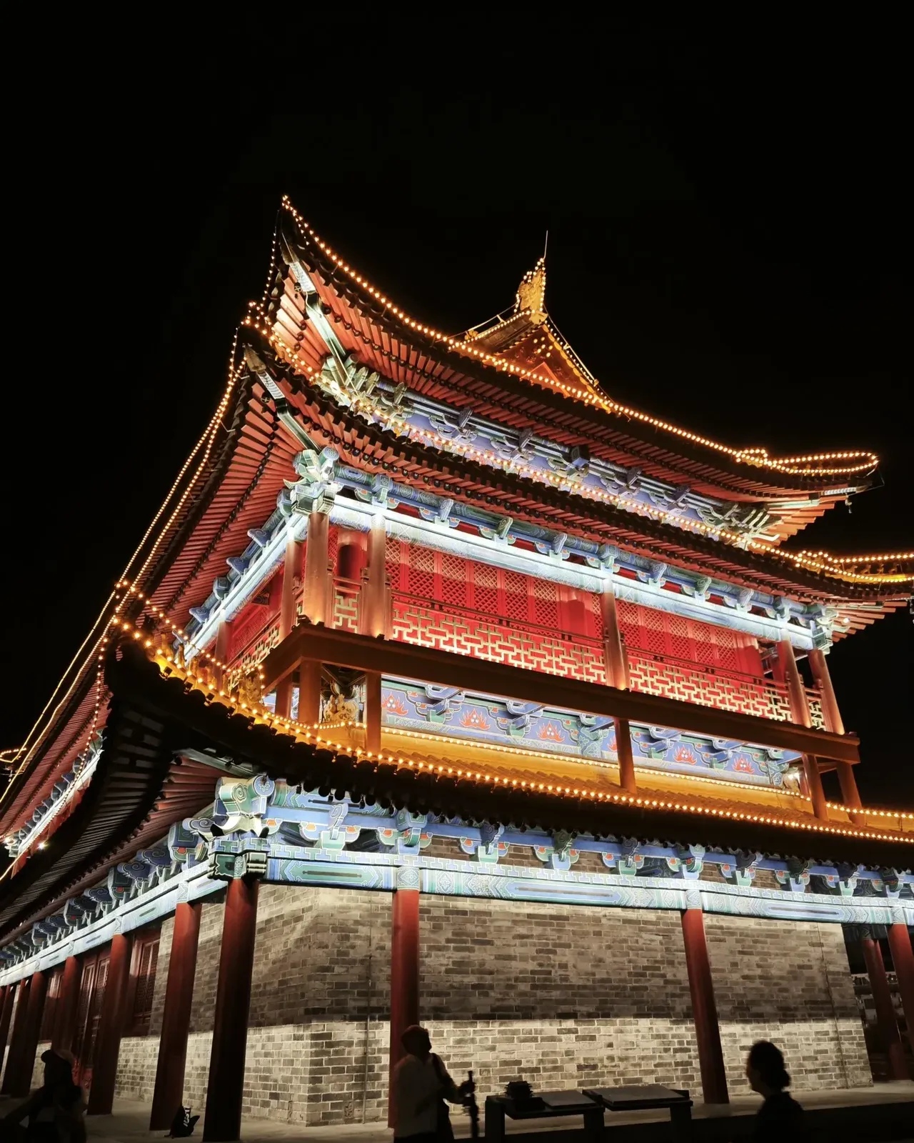 哎呀,昨晚那趟永兴坊小吃之旅,简直是味蕾的狂欢啊!