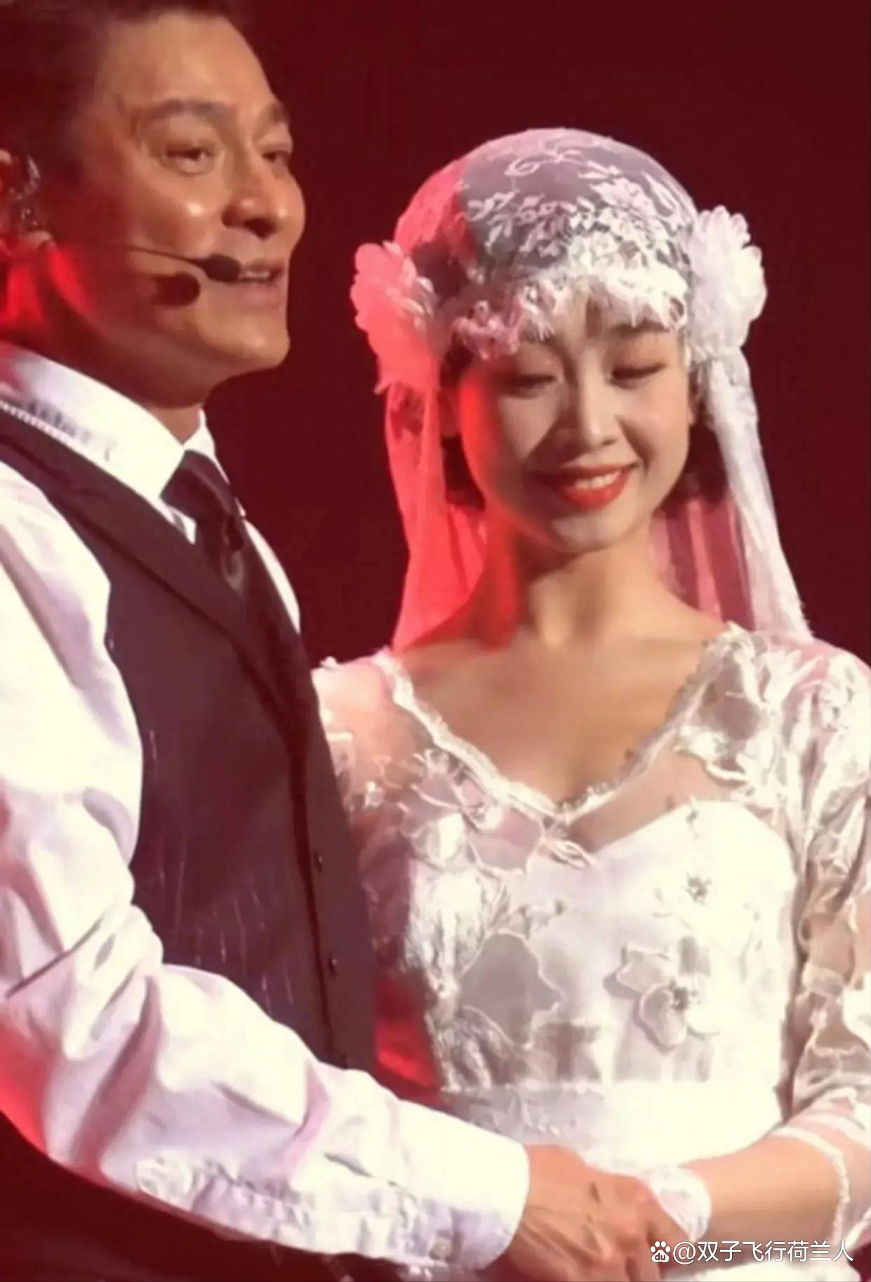 "刘德华舞伴表情超真实,网友戏称:观演如b超,沉浸式体验绝了!