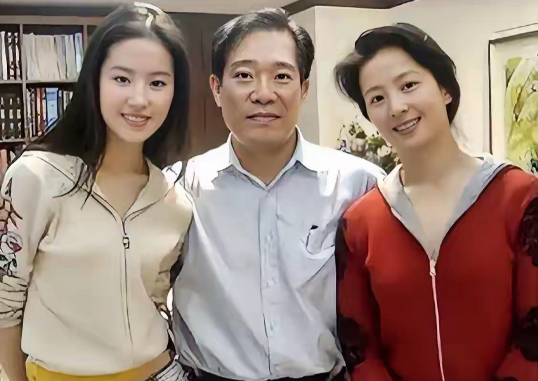 刘亦菲全家福,一家人都是高颜值,满满的幸福感!