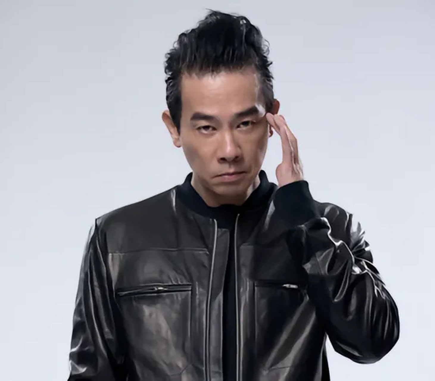 近期,一段关于陈小春回老家走访的视频成为了热搜,他在视频中指着自己