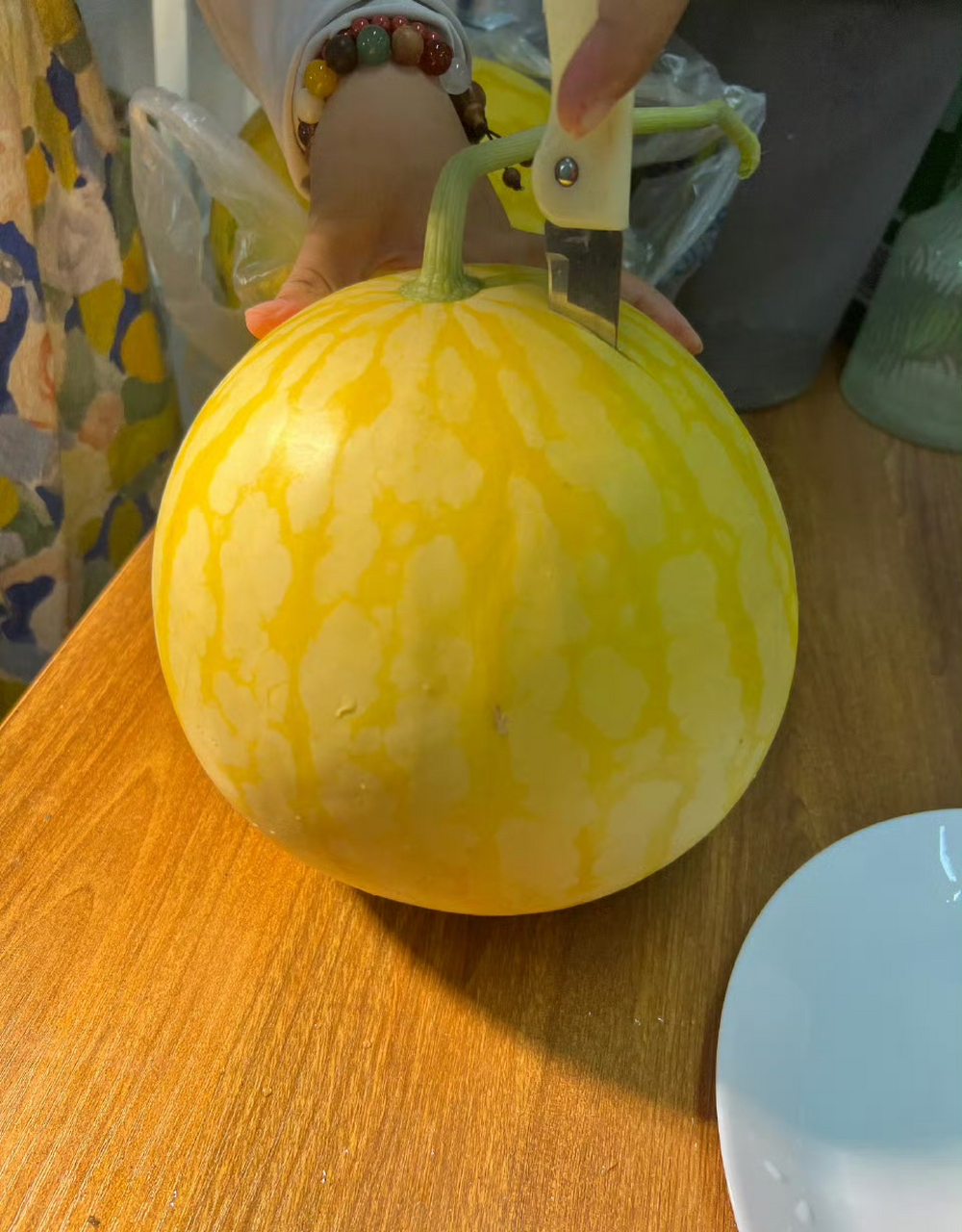 今天尝到一个黄皮红瓤的西瓜,好好吃啊!