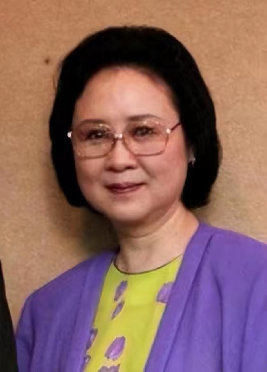 小说家琼瑶,年轻时候的照片和老年时候的照片对比,我们发现琼瑶老师一