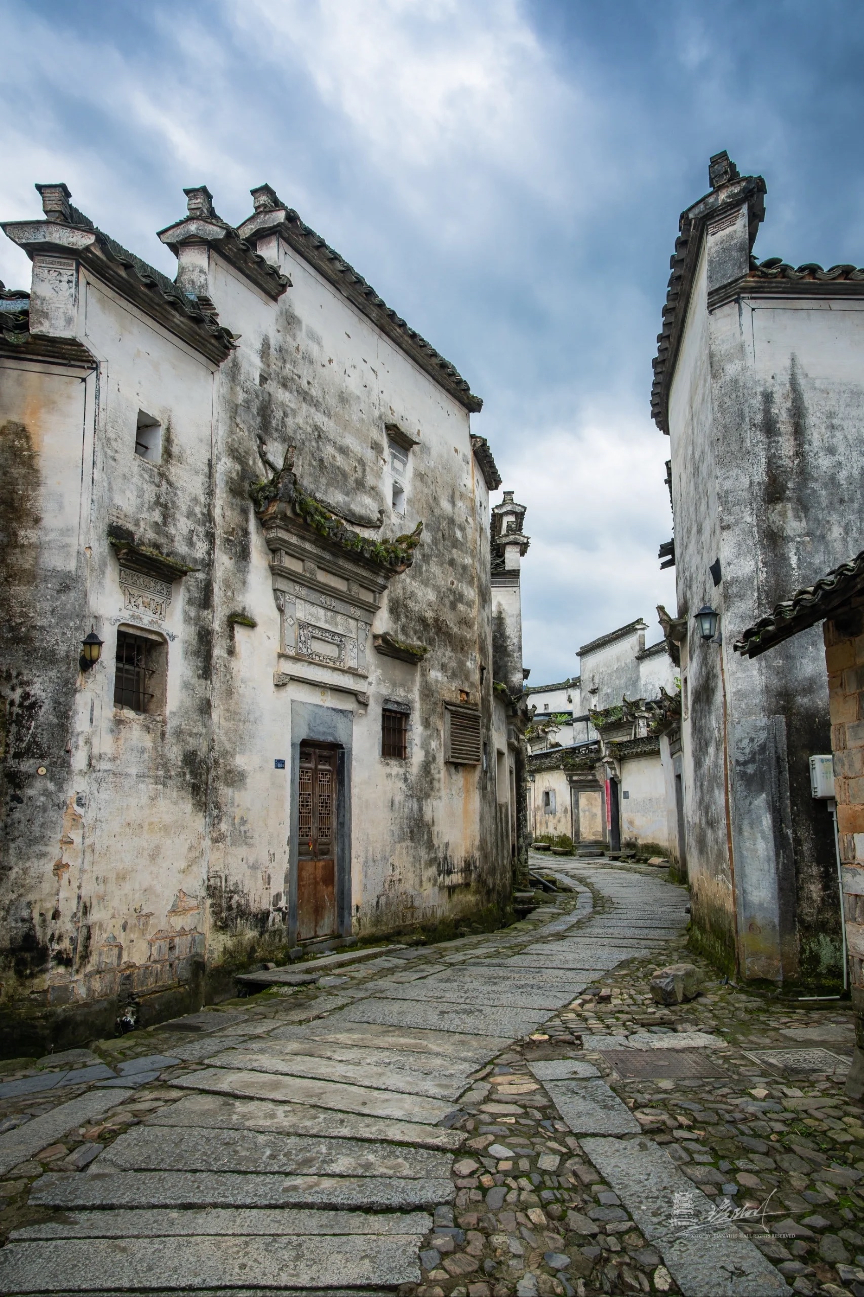 在皖南的深山里,藏着一个被张艺谋,李安等大导演青睐的徽州古村