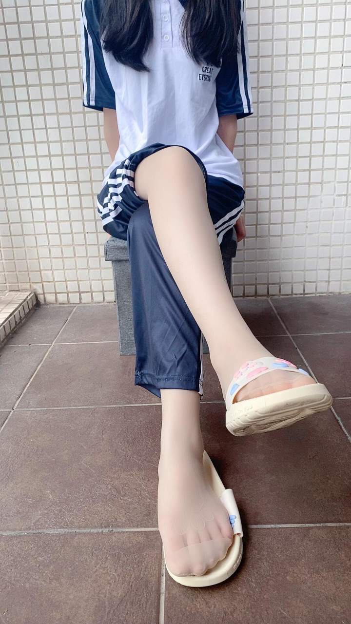 今日穿搭,校服配白丝#动态连更挑战