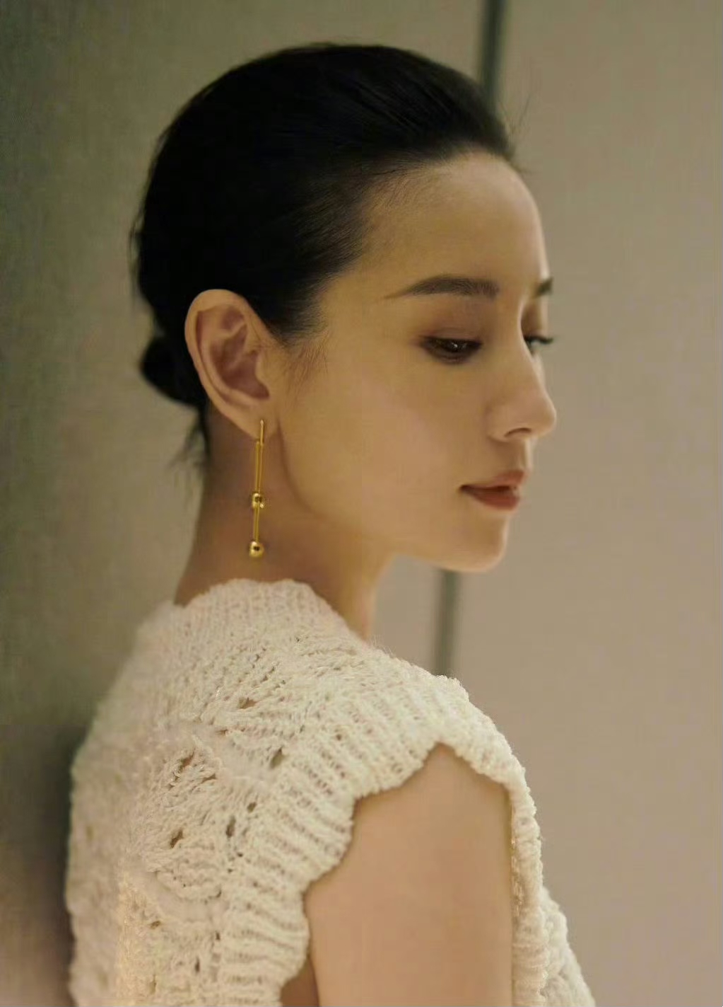 鼻子对一个人的面相太重要,董洁的侧颜堪称一绝,因为她的鼻子是一个