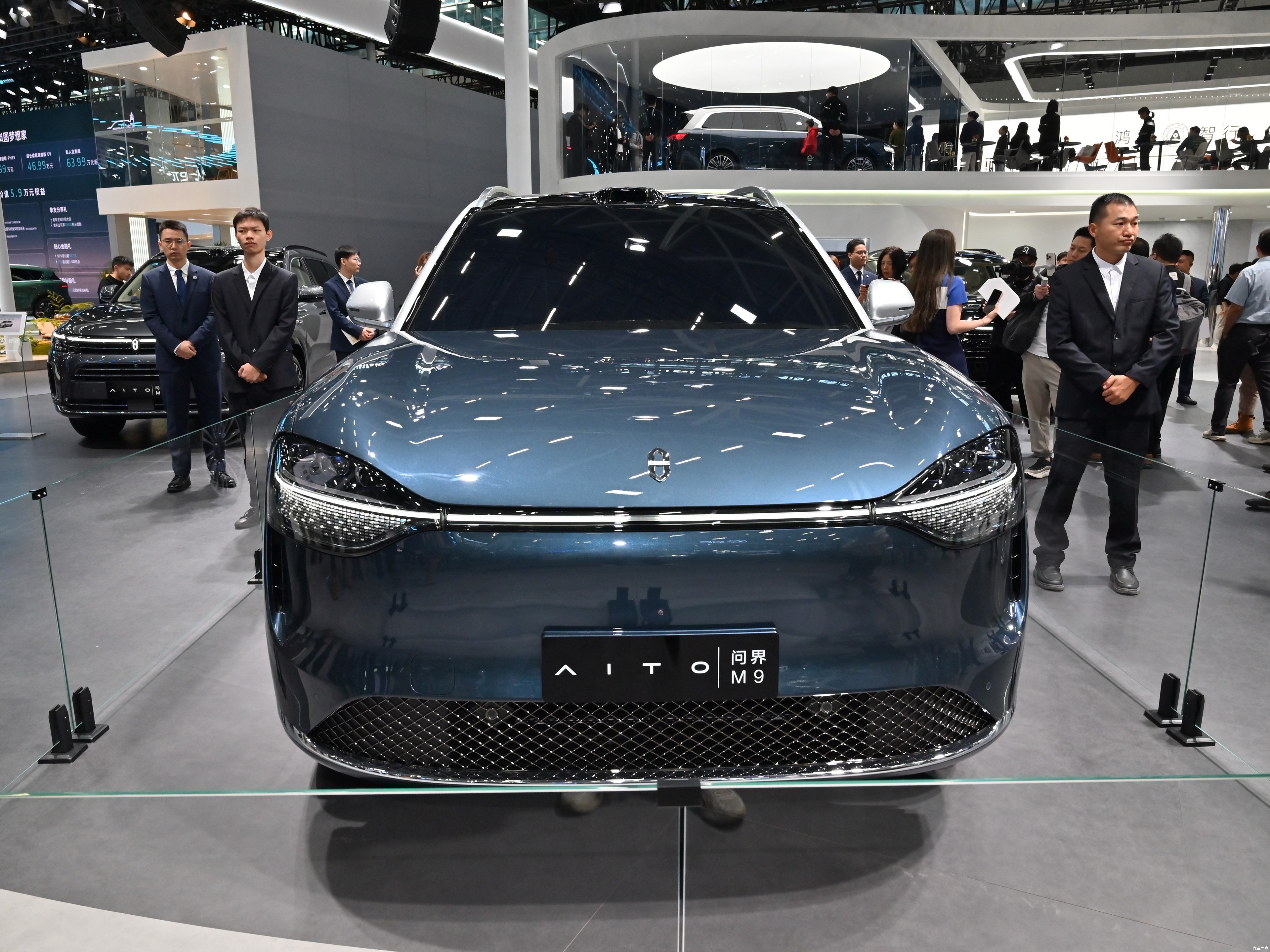 华为问界m9月销1.72万辆量,重塑中国豪车市场格局