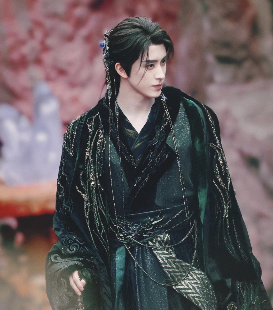 男演员古装绿衣合集,龚俊,成毅,邓为,丞磊,曾舜晞,你最喜欢谁的妆造?