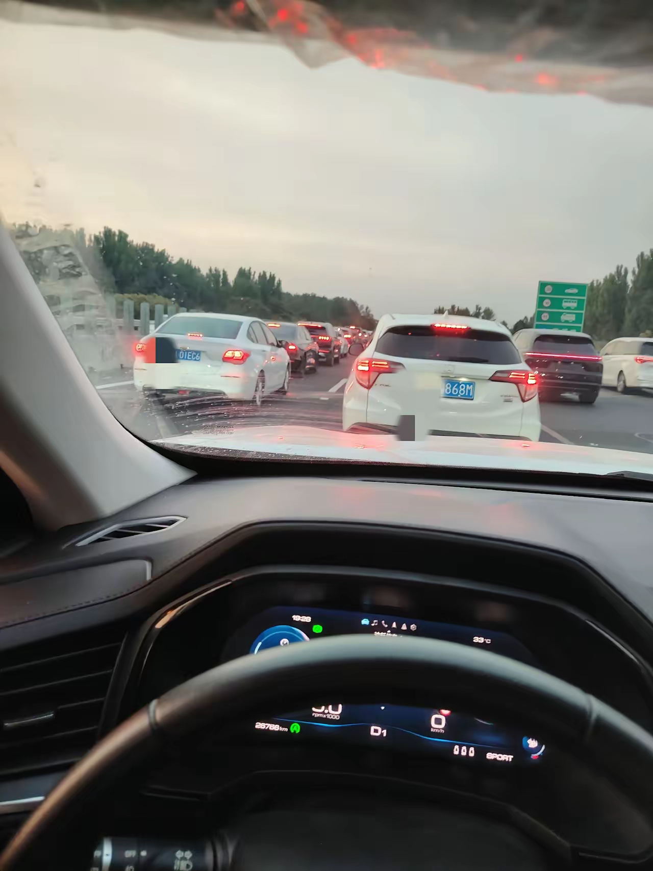 以前我一个人开车没跑过长途,也就上下班和接送孩子上学,这次主要是