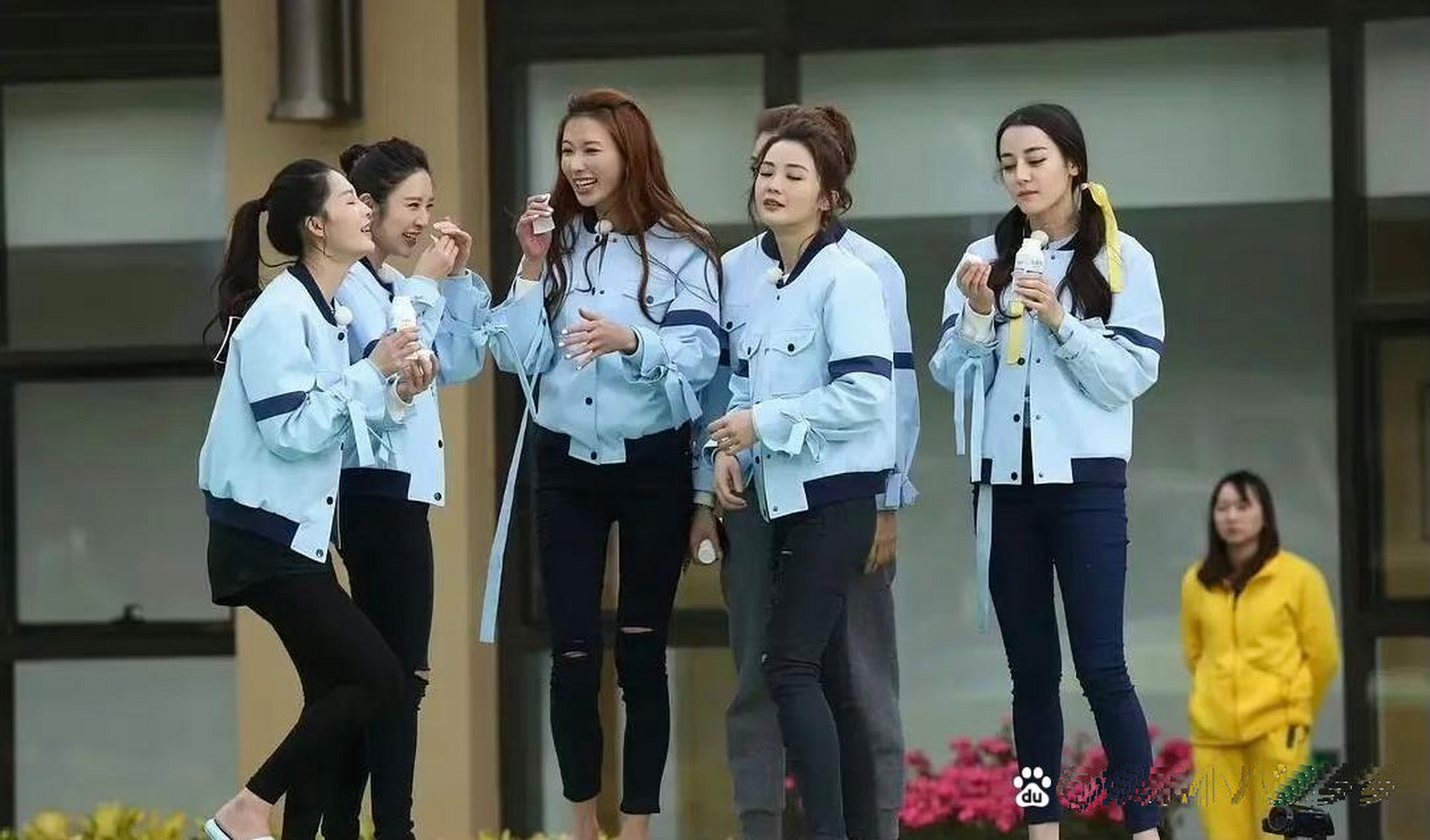 早期跑男,热巴,李沁,唐艺昕生图对比,你更喜欢那个