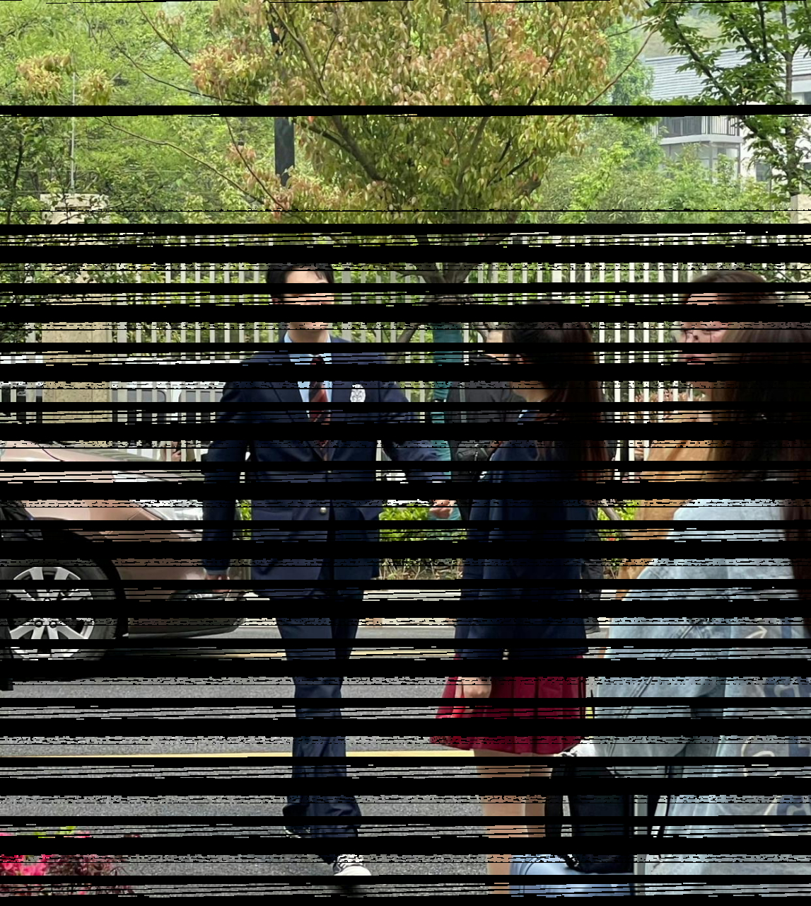 金莎和男朋友又一起上节目了,穿着校服手牵手,看着真甜,听说他俩年龄