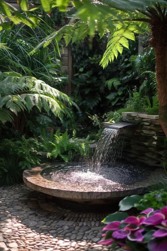 设计庭院水景时,可以参考以下几点建议:规划与定位:首先,根据庭院的