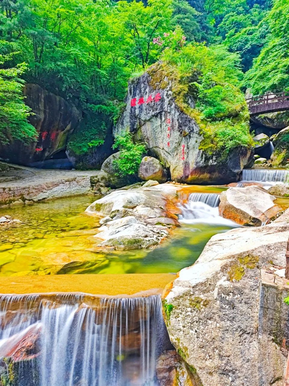 夏商时称"惇物山",周代称"太乙山",至魏晋始称"太白山".