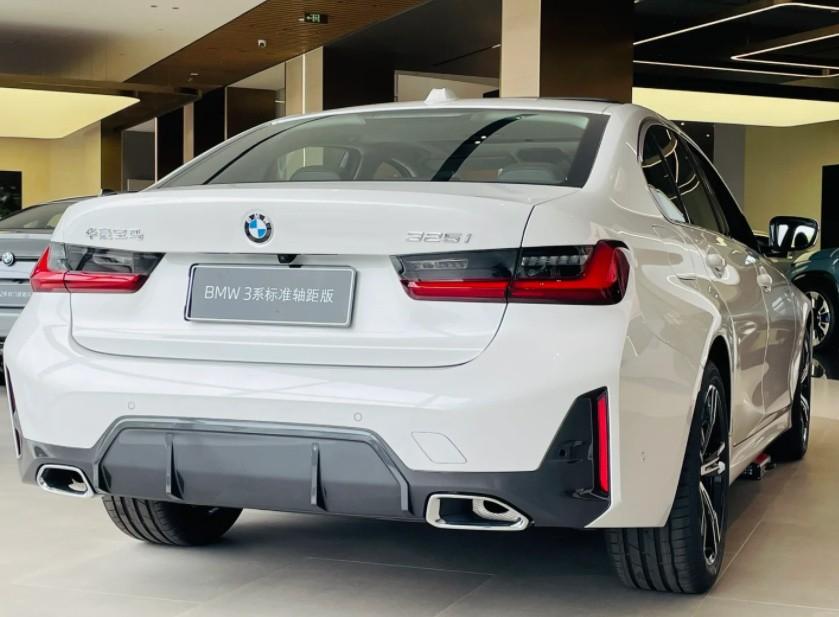 到店实拍宝马3系标准轴距版,优惠超过9万,现在能入手了吗?