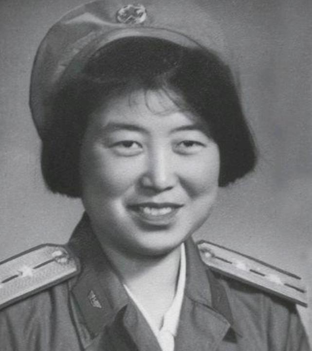 1964年,女飞行员回家之后,连续两次都无法正常生育