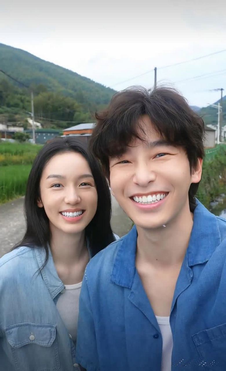 周也和彭昱畅看起来好舒服