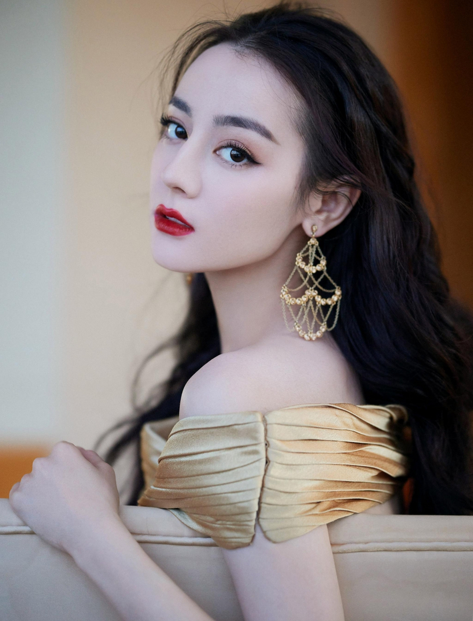 迪丽热巴以仙女造型登