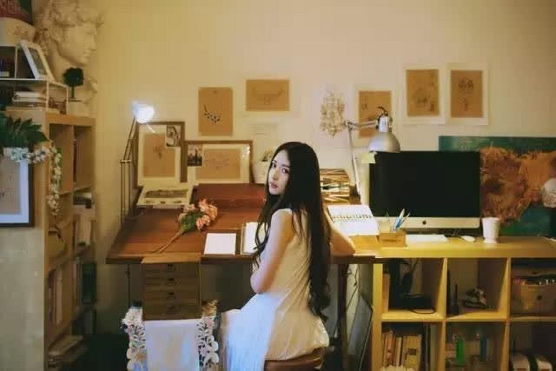 李晓林上过央视,参加过《我们来了2》,她被称为90后中国最美插画师