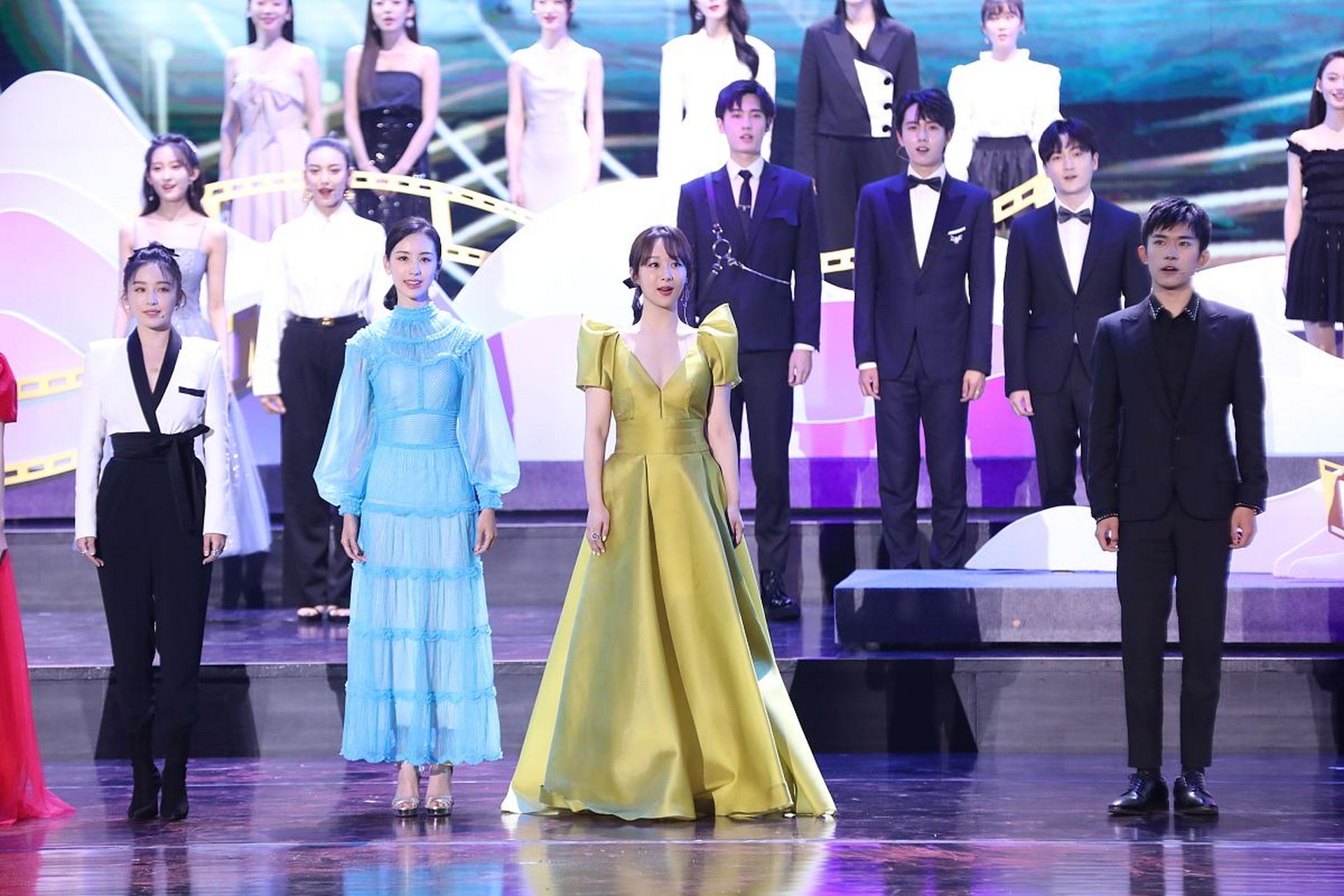 原来与杨紫一起同框的还有易烊千玺!