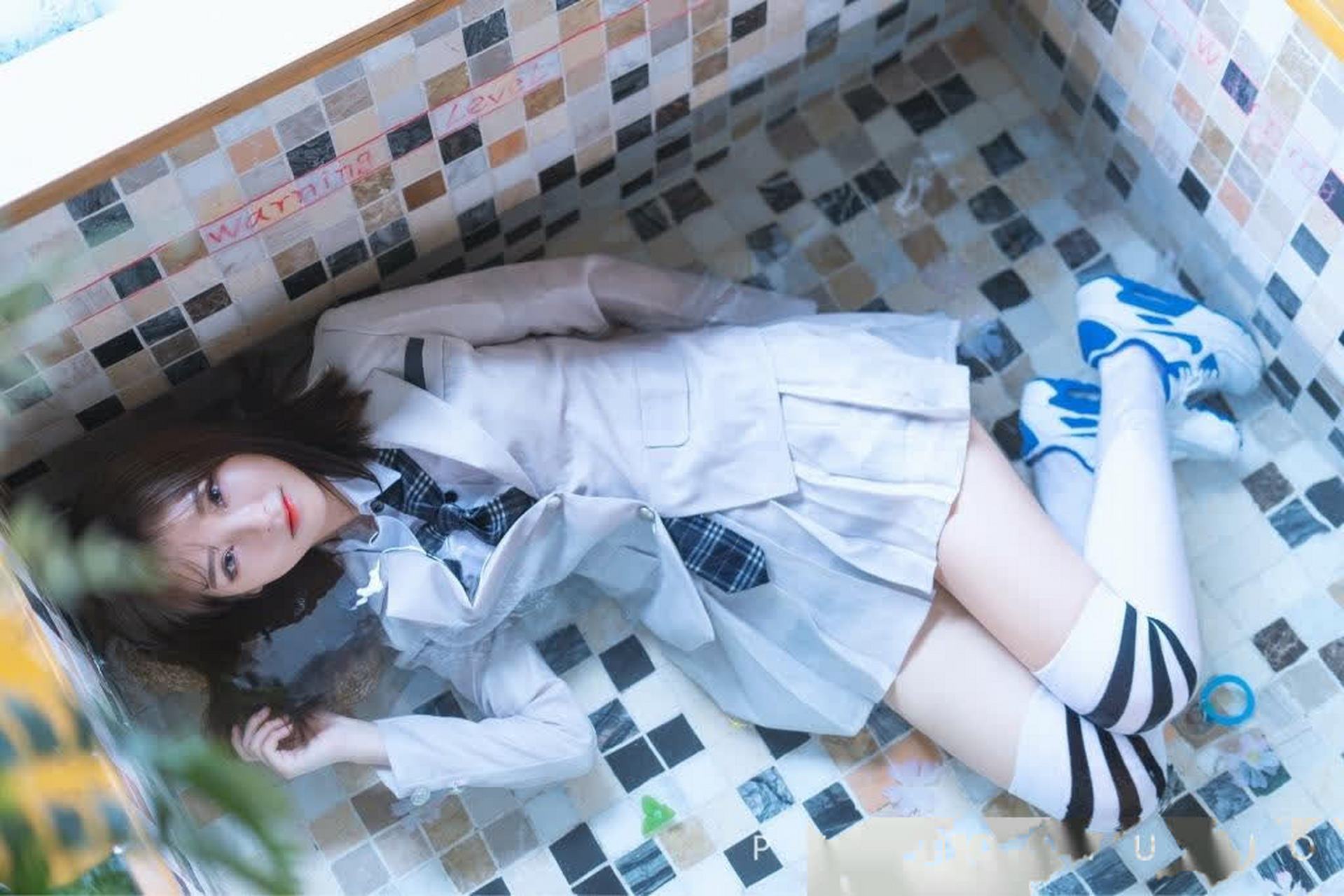 浴室少女青春的不羁