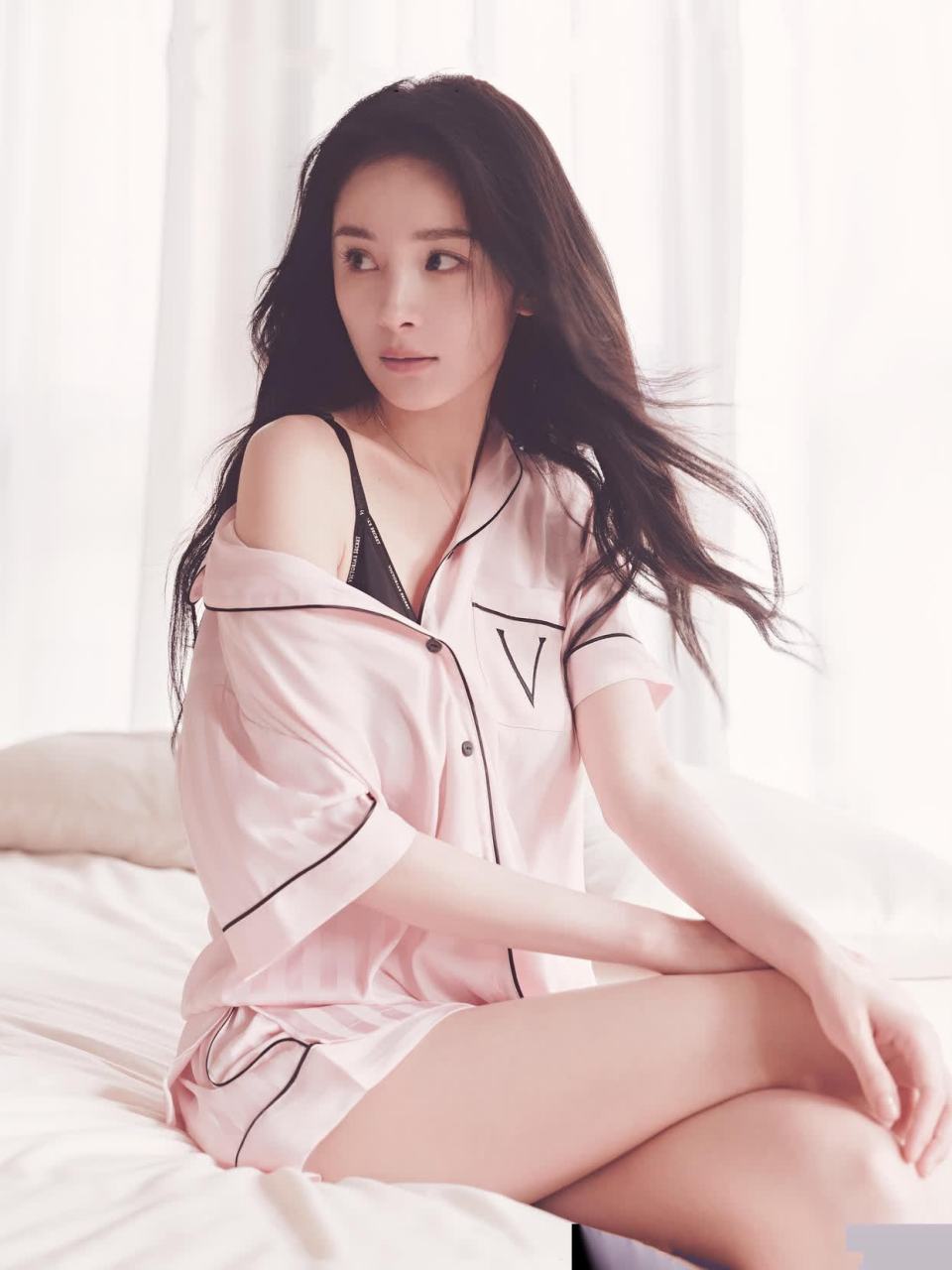 杨幂维密睡衣组图精选,如同夜晚的女王,魅力动人.