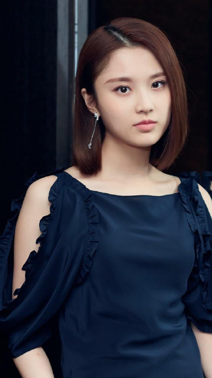 张慧雯精美壁纸:清爽纯净,在娱乐圈独树一帜