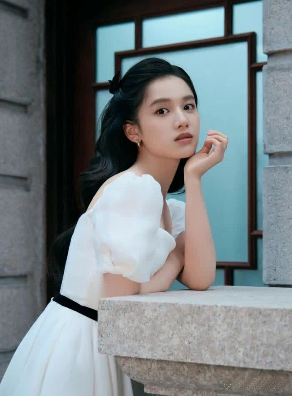 张婧仪越看越独特