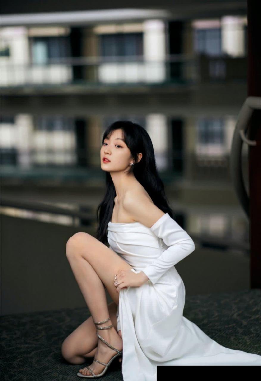 孙千,如同夜空中的明星,闪耀动人.